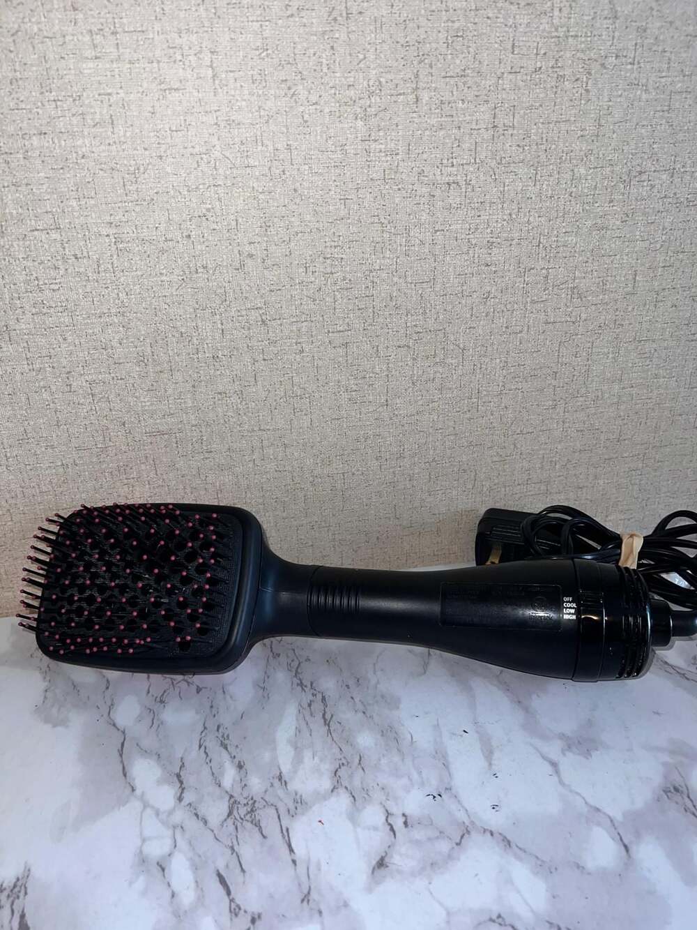 REVLON One-Step Hair Dryer and Styler Model RVDR5212